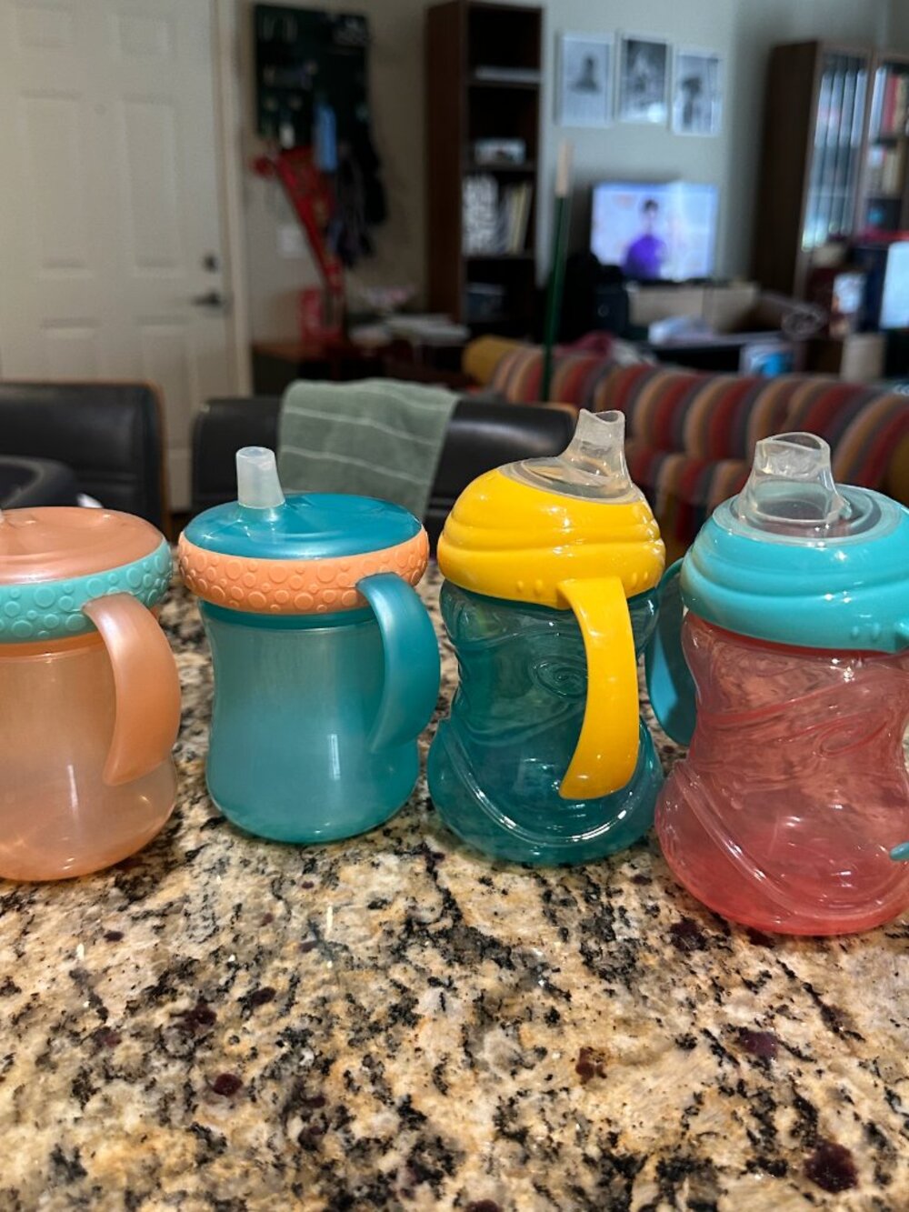 Nuby 4-Pack Baby Trainer Cups – Clik-It & The First Years Soft Spout Sippy Cups